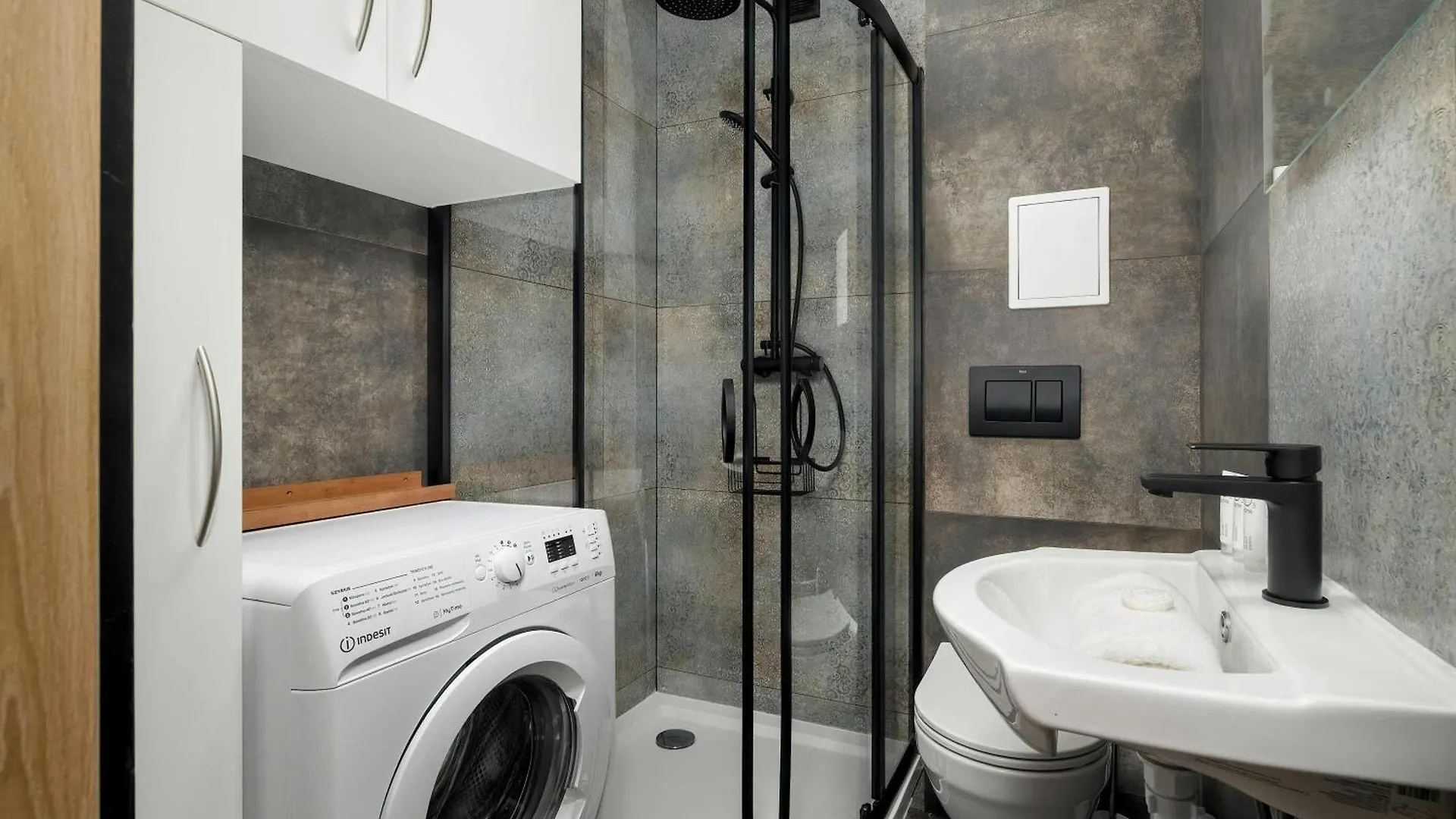 Elegancki I Przytulny Apartament Z Balkonem W Poznaniu By Noclegi Renters 0*, Poznan